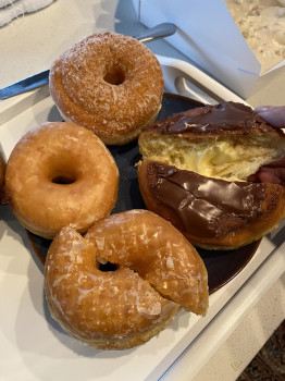 Cal's Donuts & Pastry