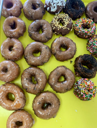 Daily donuts house