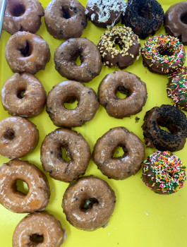 Daily donuts house