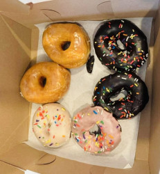 Dans Donuts Deli & Desserts