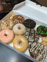 Glaze 'n Daze Donuts