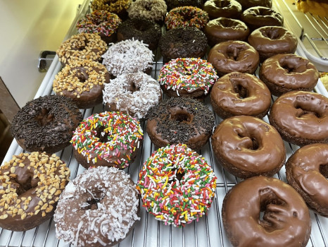 Golden Donut Place