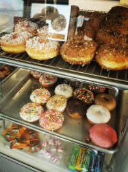 Howard's Donuts & Deli