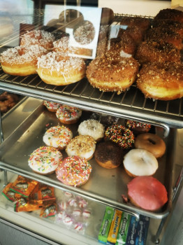 Howard's Donuts & Deli