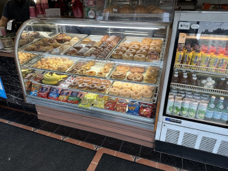 Les Croissants Cafe
