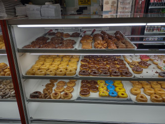 love's donuts Sandwiches Smoothies and kolaches boba tea