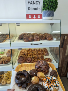 Nory's Donut & Bakery