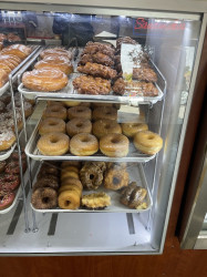 S & S Donut & Bake Shop & Deli - Canyon Country