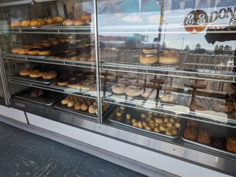 S & S Donut & Bake Shop - Newhall (Lyons)