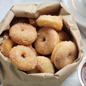 Sugar Lips Mini Donuts