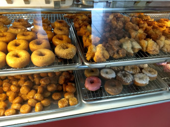 Tans Donuts