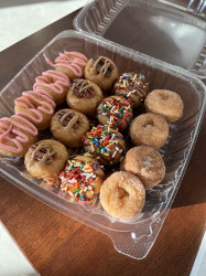 Yummy's Mini Donuts and Ice Cream